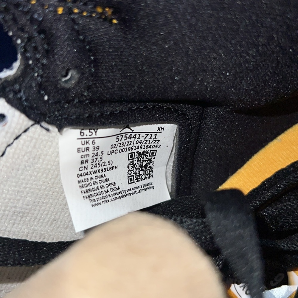Air Jordan 1 Retro High - Picture 6 of 7